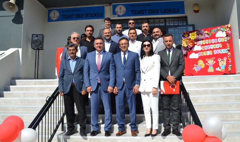 Bandırma Ticaret Odası öncülüğünde hayırseverlerin destekleriyle tamamen yenilenen Ticaret Odası