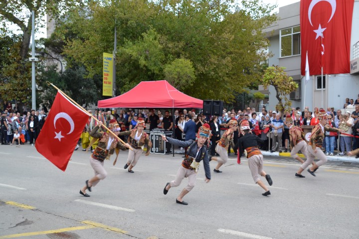 Bandırma’nın düşman işgalinden kurtuluşunun 102. yıldönümü resmi törenler ile kutlandı.