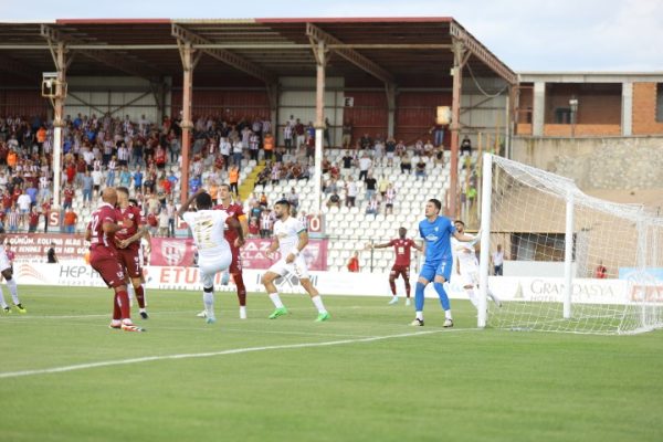 NE FUTBOL VAR NE DE  SKOR  VAR ( 0-1 )