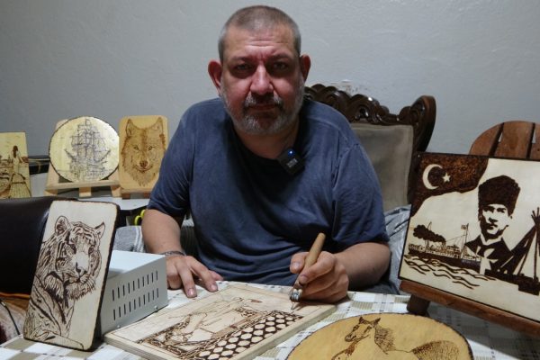 ENGELLERİ ÜRETEREK AŞIYOR