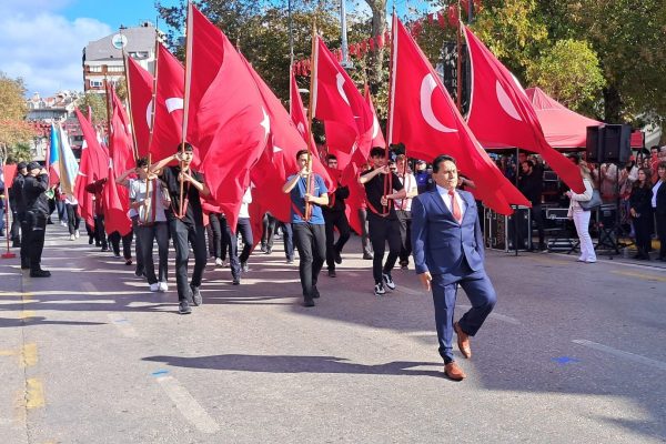 29 EKİM TÖRENLERİNDE BANDO SIRASI KRİZİ!