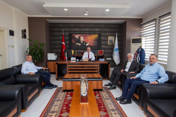 BÜYÜKŞEHİR MECLİS ÜYELERİ REKTÖR BOZ’U ZİYARET ETTİ