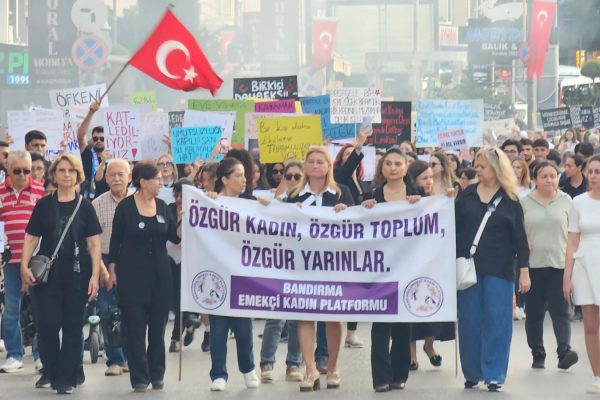 KADIN CİNAYETLERİNE BANDIRMA’DAN TEPKİ YÜKSELDİ