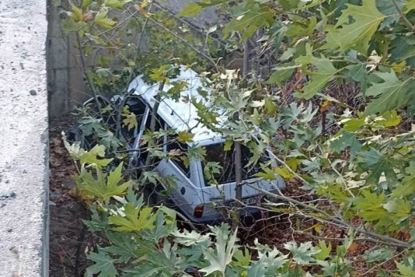 DEREYE UÇAN OTOMOBİLİN SÜRÜCÜSÜ YARALANDI