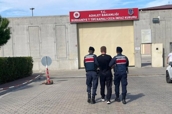 12 YIL CEZASI OLAN KİŞİ KORDONDA GEZERKEN YAKALANDI