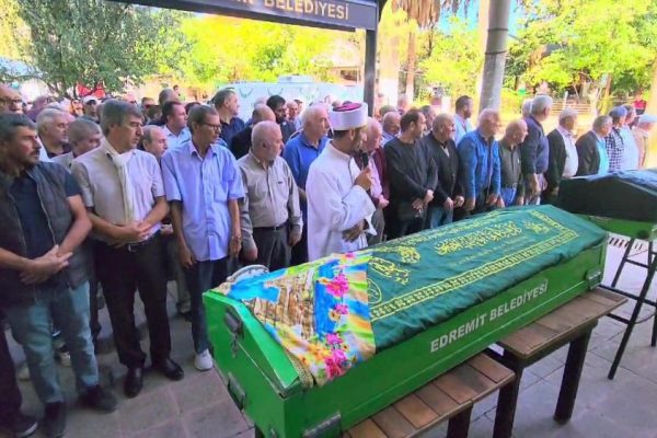 ÖLDÜRÜLEN ANNE KIZ TOPRAĞA VERİLDİ