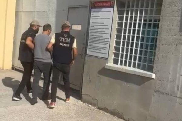 BALIKESİR’DE 2 FETÖ ÜYESİ YAKALANDI