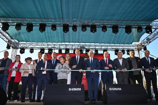 GENÇLİK VE TEKNOLOJİ MERKEZİ AÇILDI