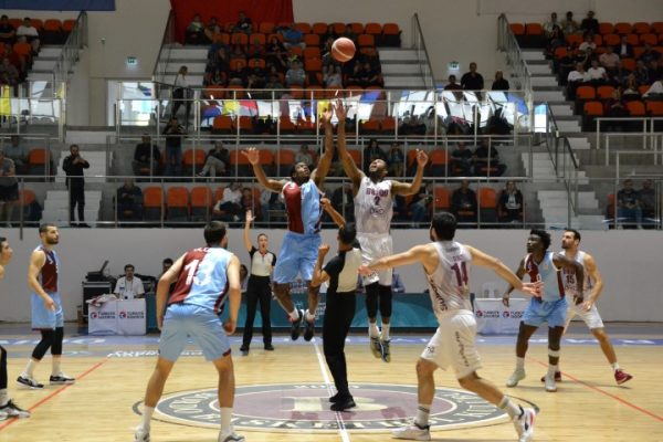 PARKEDE BORDO BEYAZ ŞOV  ( 97-79 )