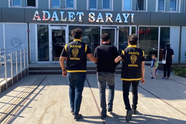 CİNSEL ORGANINI GÖSTERDİĞİ İDDİASIYLA GÖZALTINA ALINDI, SERBEST BIRAKILDI