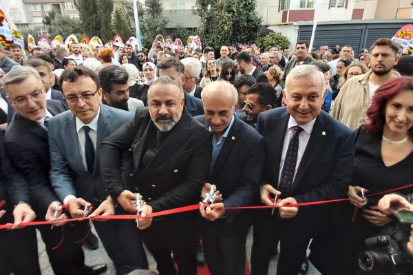 TURKUAZ EĞİTİM KURUMLARI KURDELE KESTİ
