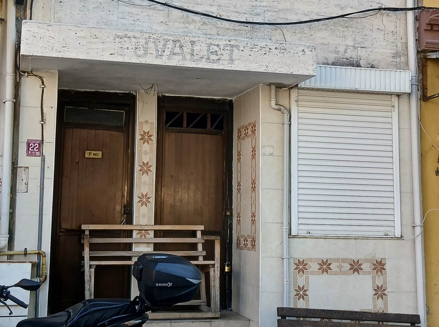 Tarihi Haydar Çavuş cami yakınında Saatçiler Caddesi’nde bulunan ve yaklaşık