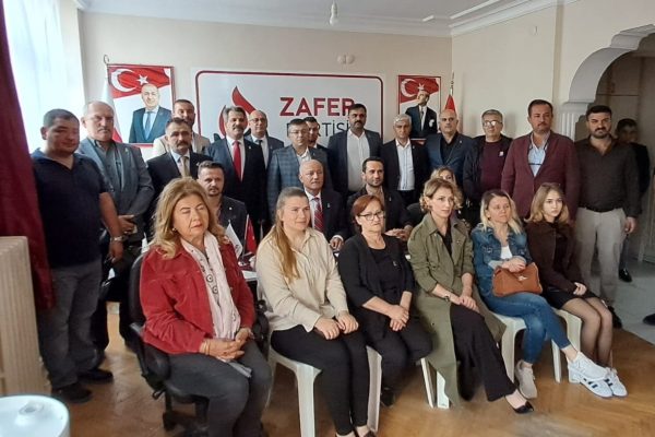 ZAFER PARTİSİ İLÇE BAŞKANI TOPALOĞLU OLDU