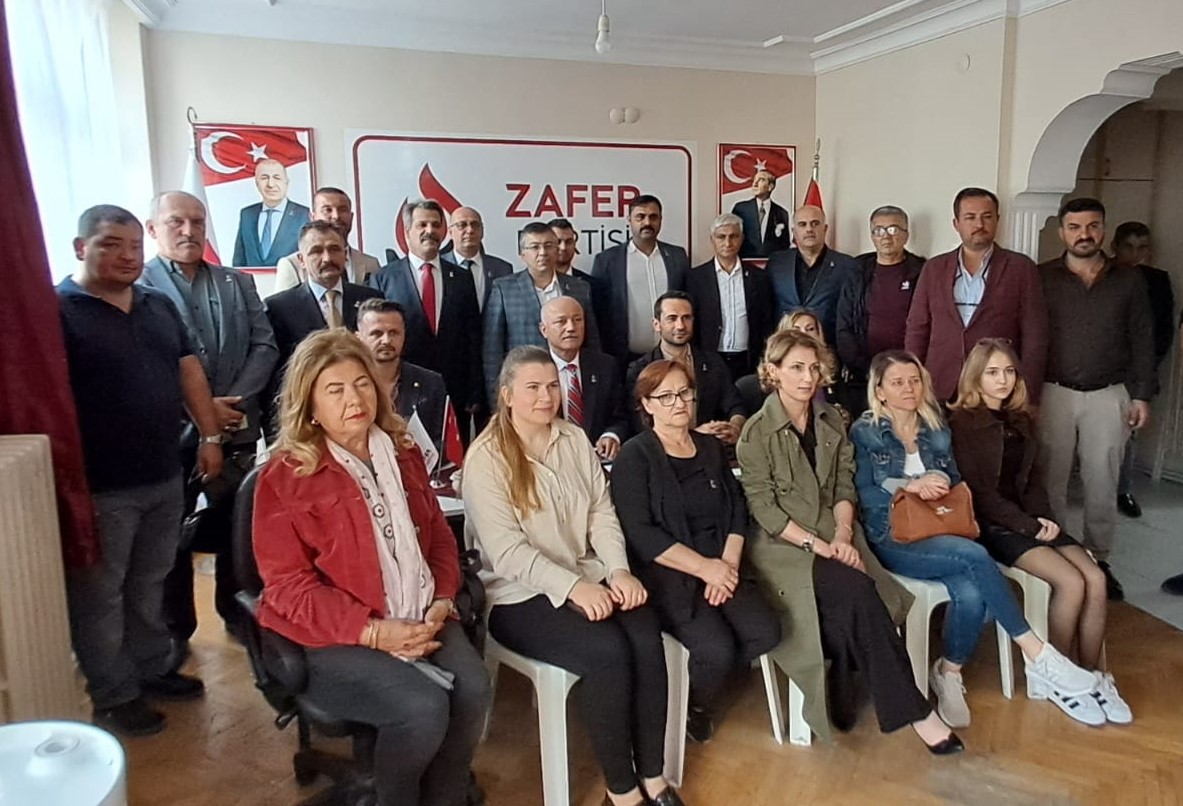 Zafer Partisi’nin 2. Olağan Genel Kurulu parti binasında gerçekleşti. Tek