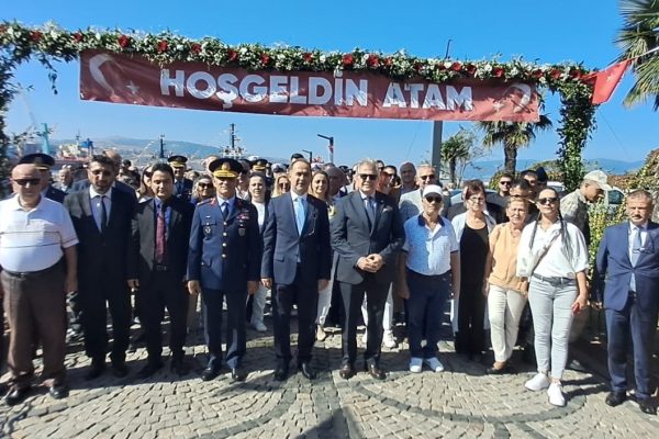 ATATÜRK’ÜN BANDIRMA’YA GELİŞİ TÖRENLER İLE KUTLANDI