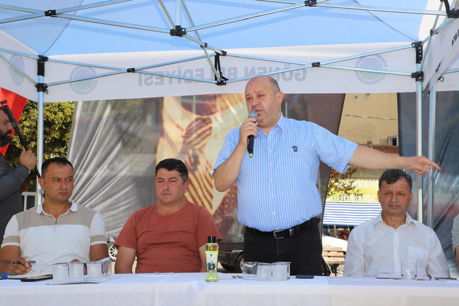Gönen Belediye Başkanı İbrahim Palaz, Sarıköy’de düzenlenen halk buluşmasında vatandaşlarla