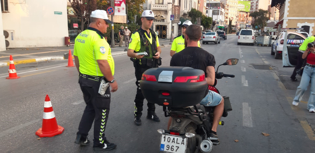 Bandırma Emniyet Müdürlüğü motosiklet ve bisiklet denetimlerine aralıksız devam ediyor.