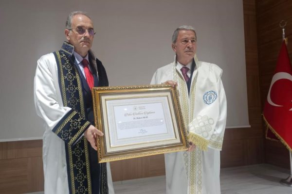 BANÜ AKAR’A FAHRİ DOKTORA UNVANI VERDİ