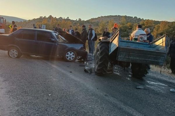 OTOMOBİL TRAKTÖR ÇARPIŞTI SÜRÜCÜLER HAYATINI KAYBETTİ
