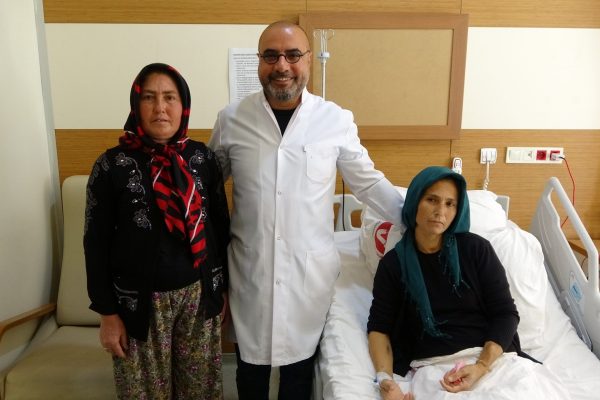 BÖBREK YETMEZLİĞİ OLAN KIZ KARDEŞLER ŞİFA’YI ÇANAKKALE’DE BULDU