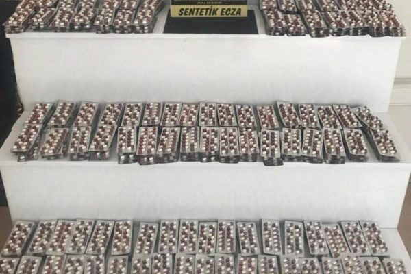 5 BİN 600 ADET SENTETİK HAP ELE GEÇİRİLDİ