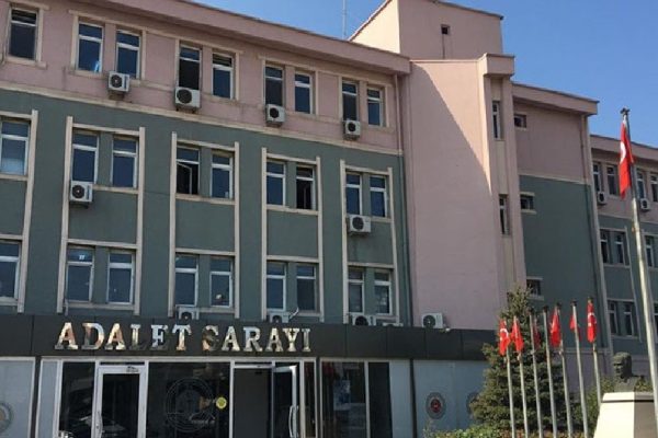 KELEPÇELEDİLER, SAATLERCE İŞKENCE YAPTILAR… GENÇ KADINA KABUSU YAŞATTILAR!