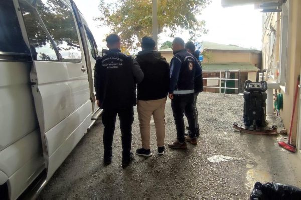 16 DÜZENSİZ GÖÇMEN YAKALANDI