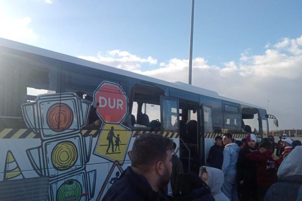 GÖZTEPE TARAFTARLARI BANDIRMASPOR TARAFTAR OTOBÜSÜNE SALDIRDI