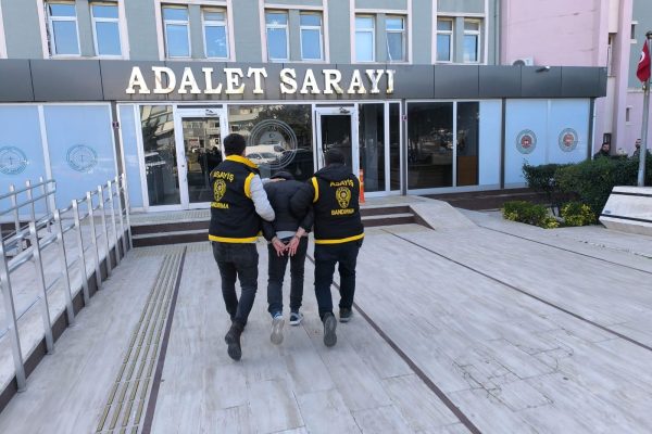 İŞYERİNE GİREN HIRSIZ TUTUKLANDI