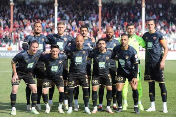 ADANA’DA MAÇ FAZLASIYLA LİDERLİĞE YÜKSELDİK ( 0-1 )