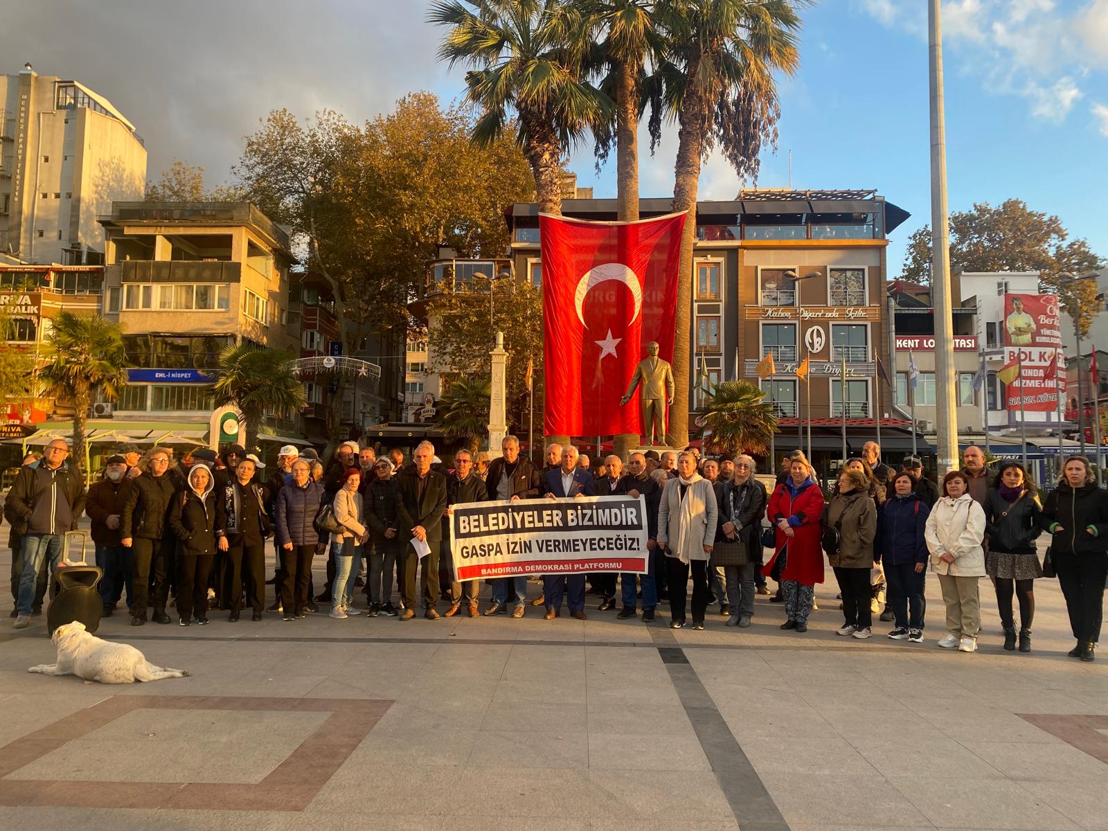Bandırma Demokrasi Platformu basın açıklaması ile kayyum atamalarını kınadı. Cumhuriyet