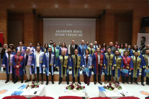 BANÜ’DE AKADEMİK BİNİŞ GİYME TÖRENİ
