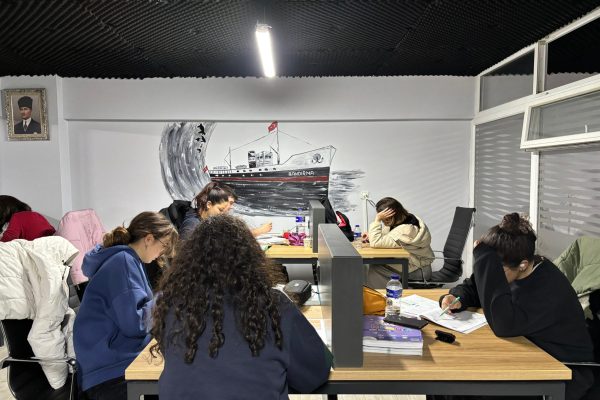 BANDIRMA GENÇLİK MERKEZİ ÖĞRENCİLERİN UĞRAK YERİ OLDU