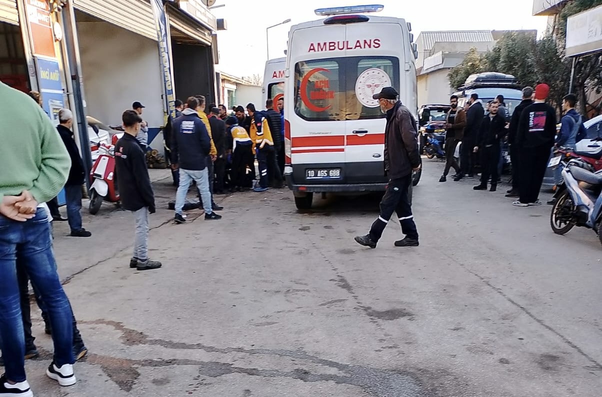 Bandırma’da husumetli iki grup arasında yaşanan silahlı kavgada baba ve