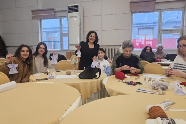 BANDIRMA’DA YILBAŞI AĞAÇ SÜSLEME WOKSHOPU BAŞLADI