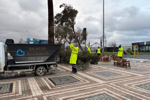 BANDIRMA VE ERDEK’TE FIRTINA ETKİLİ OLDU