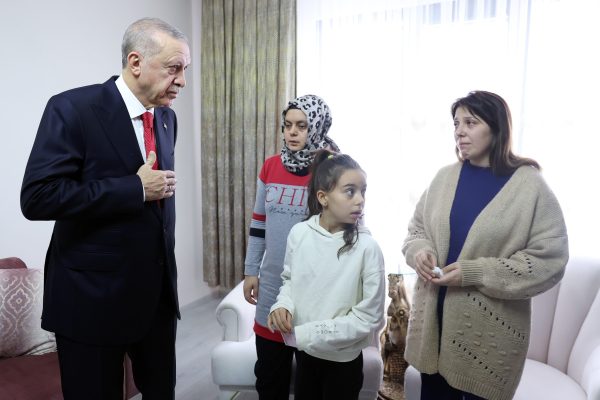 CUMHURBAŞKANI ERDOĞAN’DAN PATLAMADA VEFAT EDENLERİN AİLELERİNE ZİYARET