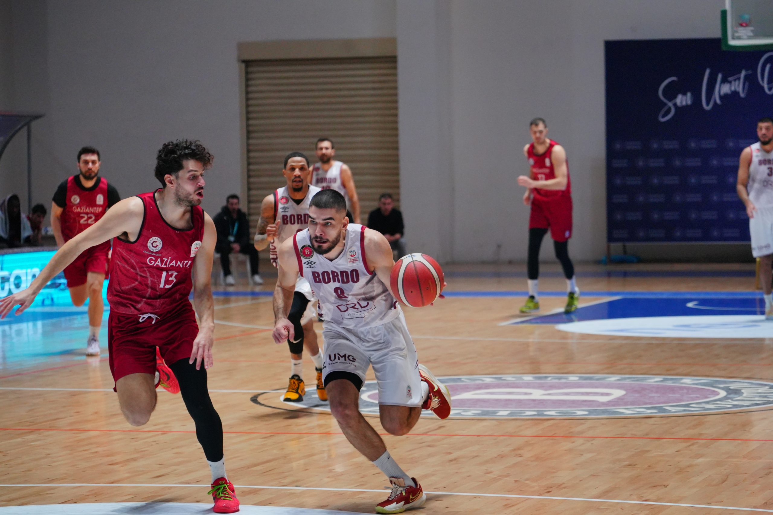 BORDO BK: 85    GAZİANTEP BASKETBOL: 80 Türkiye Basketbol Liginin