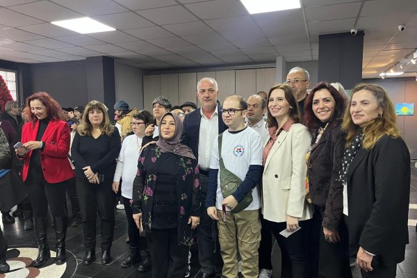 ÖZEL BİREYLERDEN “ENGELSİZİM” SERGİSİ