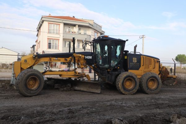 GÖNEN SANAYİ SİTESİNDE YOLLAR YENİLENİYOR