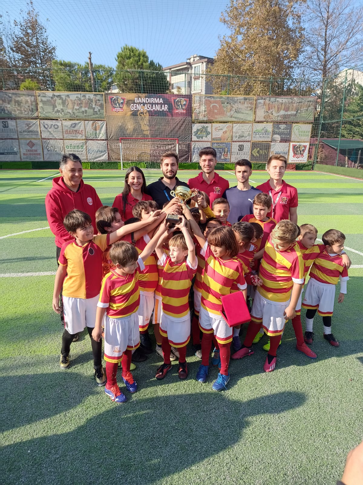 Bandırma Genç Aslanlar Çelikspor Futbol okulu büyük hedeflere koşuyor. 2016-2017