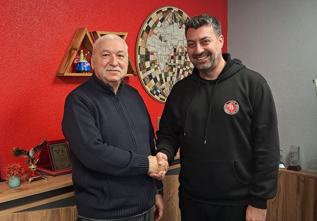   Shipeedy Lojistik Bordo Basketbol Takımı baş antrenörü Semih Soğuksu