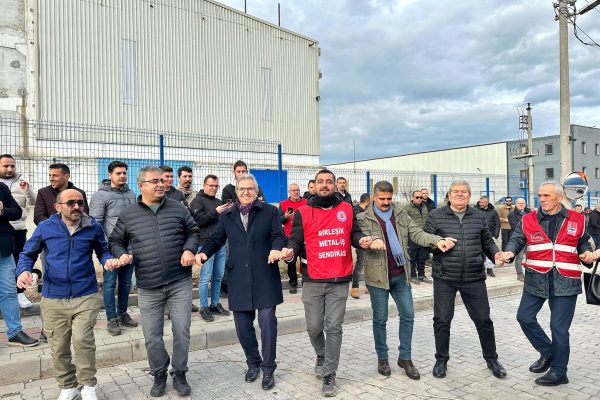 BAŞKAN MİRZA’DAN ARITAŞ İŞÇİSİNE HALAYLI DESTEK