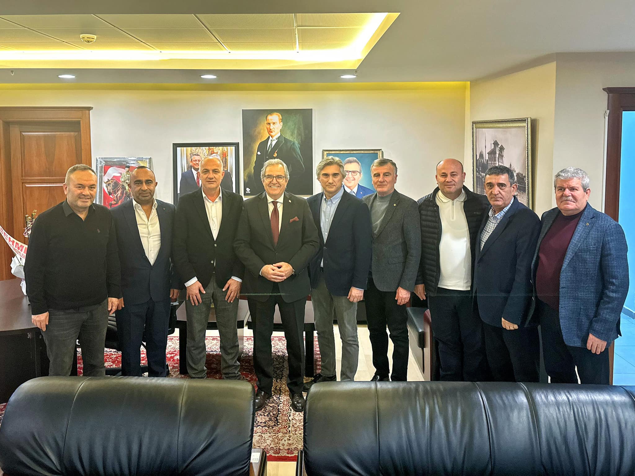   Bandırmaspor Başkanı Serdar Kuter ve yönetim kurulu üyeleri Belediye