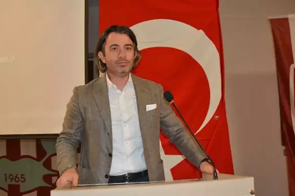 ONUR GÖÇMEZ: ARTIK ŞEHİR SAHAYA İNMELİDİR