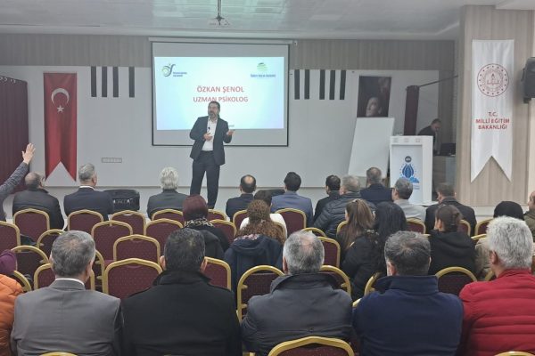 Bandırma’da Veli Akademisi Konferansı