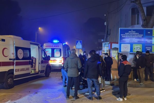 GÖNEN’DEKİ TRAFİK KAZASINDA 2 KİŞİ YARALANDI