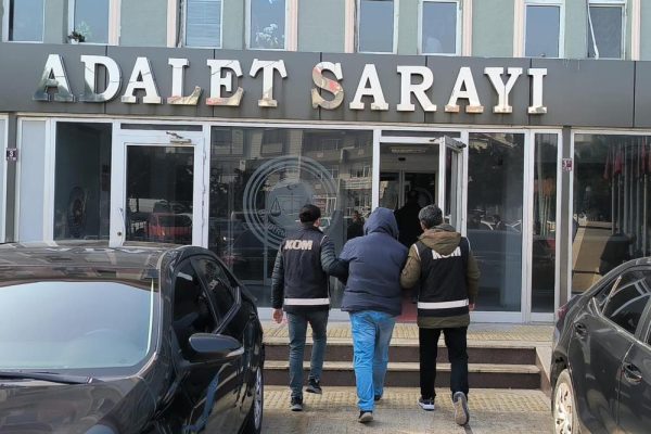FETÖ/PDY ÜYESİ SAKLANDIĞI EVDE YAKALANDI
