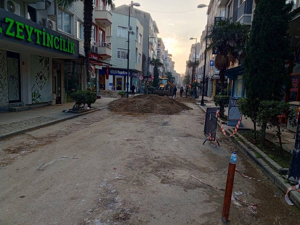 Erdek’te doğalgaz borusu patladı, vatandaşlar korku dolu anlar yaşadı Balıkesir’in Erdek ilçesinde, Yalı Mahallesi Okul Caddesi’nde yürütülen altyapı çalışmaları