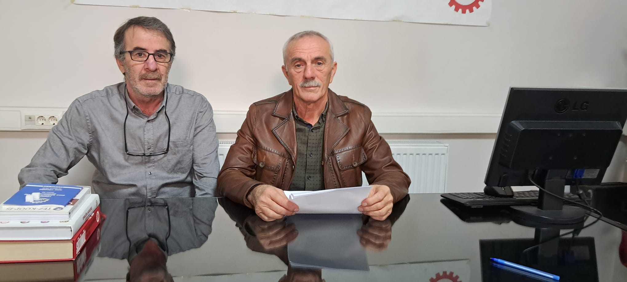 Bandırma Demokrasi Platformu gazetecilik suç değildir spotuyla basın açıklaması yayınladı.
